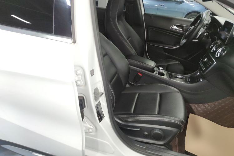 Used Mercedes-Benz GLA 2019 GLA 200 Dynamic Edition Right Front Seat