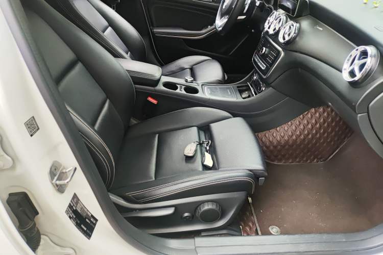 Used Mercedes-Benz GLA 2019 GLA 200 Dynamic Edition Right Front Seat
