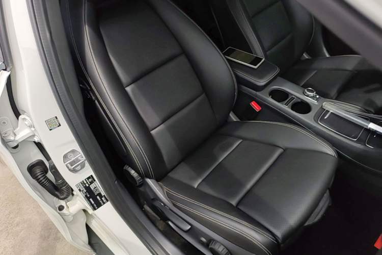 Used Mercedes-Benz GLA 2019 GLA 200 Fashion Model Right Front Seat