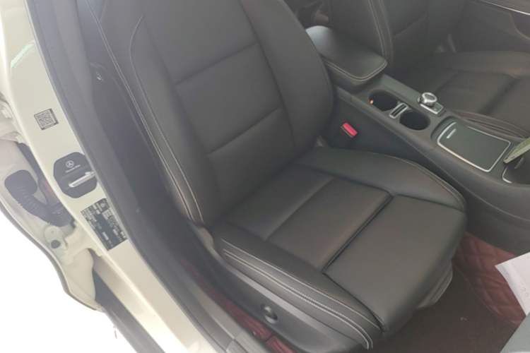Used Mercedes-Benz GLA 2019 GLA 260 4MATIC Sport Edition Right Front Seat