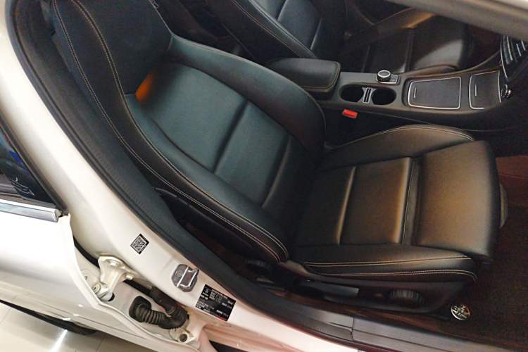 Used Mercedes-Benz GLA 2019 GLA 200 Fashion Model Right Front Seat