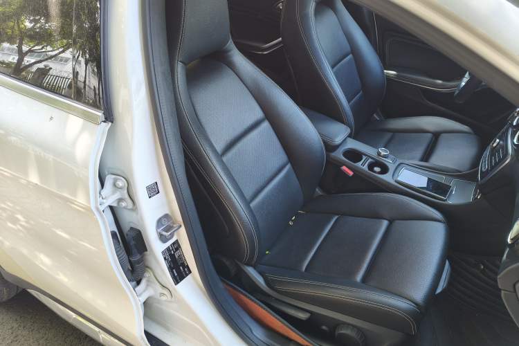 Used Mercedes-Benz GLA 2019 GLA 200 Fashion Model Right Front Seat