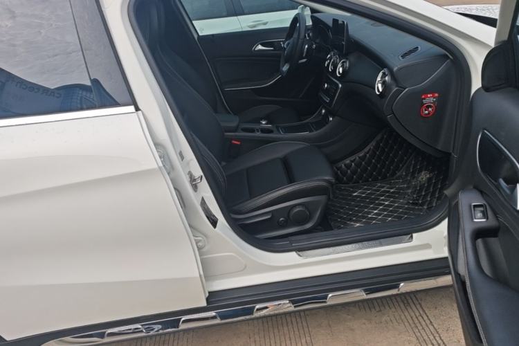 Used Mercedes-Benz GLA 2019 GLA 200 Fashion Model Right Front Seat
