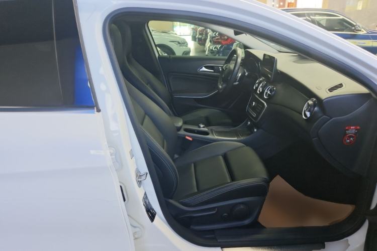 Used Mercedes-Benz GLA 2019 GLA 200 Dynamic Edition Right Front Seat