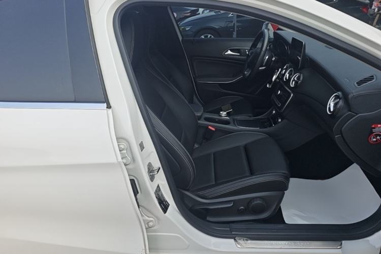 Used Mercedes-Benz GLA 2019 GLA 200 Fashion Model Right Front Seat