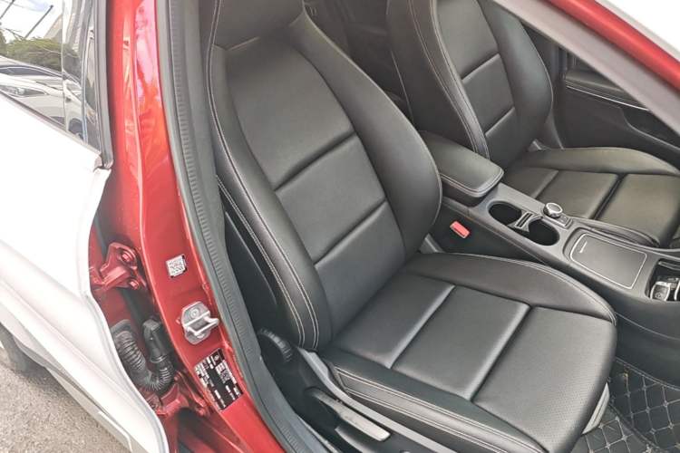 Used Mercedes-Benz GLA 2019 GLA 200 Dynamic Edition Right Front Seat