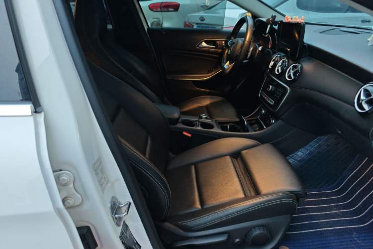 Used Mercedes-Benz GLA 2019 GLA 200 Dynamic Edition Right Front Seat