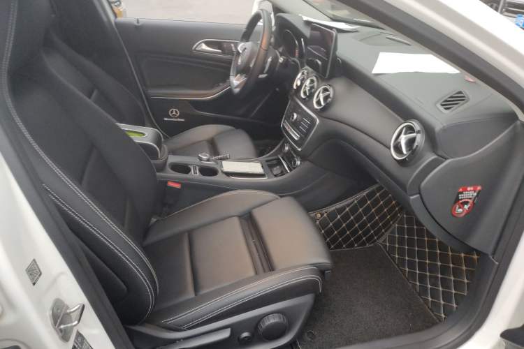 Used Mercedes-Benz GLA 2019 GLA 200 Fashion Model Right Front Seat