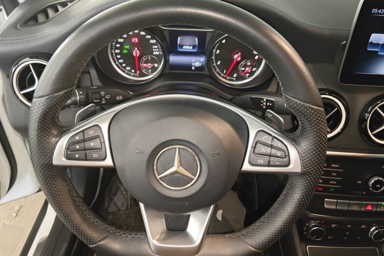 Used Mercedes-Benz GLA 2019 GLA 200 Fashion Model Steering Wheel