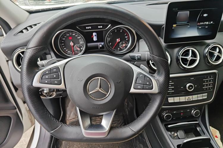 Used Mercedes-Benz GLA 2019 GLA 200 Fashion Model Steering Wheel