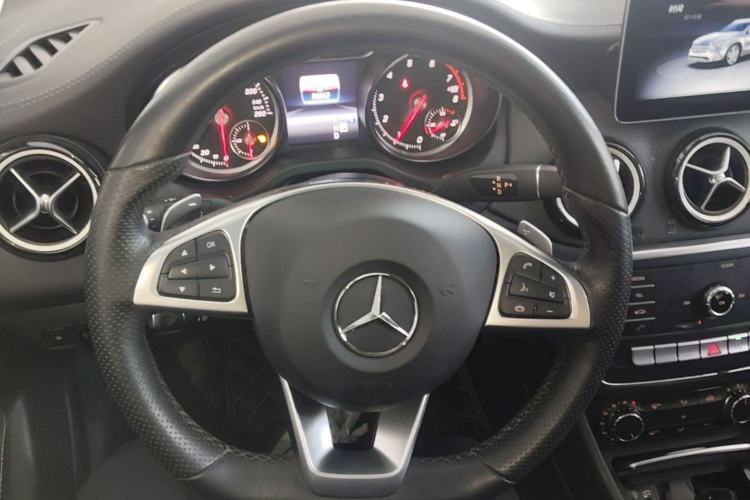 Used Mercedes-Benz GLA 2019 GLA 200 Fashion Model Steering Wheel