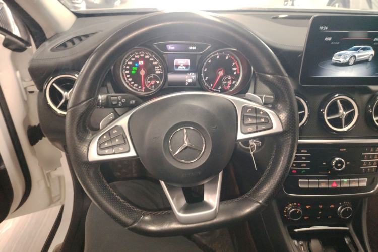 Used Mercedes-Benz GLA 2019 GLA 200 Fashion Model Steering Wheel