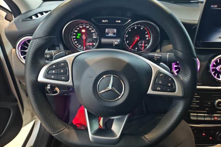 Used Mercedes-Benz GLA 2019 GLA 200 Fashion Model Steering Wheel