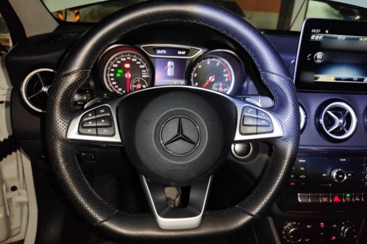 Used Mercedes-Benz GLA 2019 GLA 200 Dynamic Edition Steering Wheel