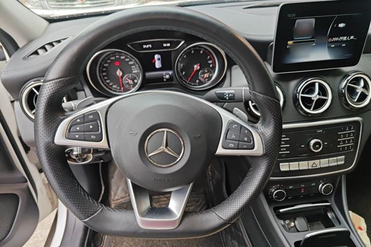 Used Mercedes-Benz GLA 2019 GLA 200 Fashion Model Steering Wheel