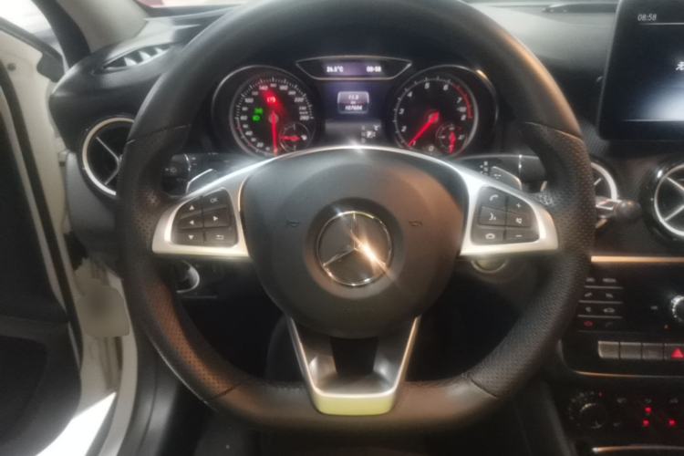 Used Mercedes-Benz GLA 2019 GLA 200 Dynamic Edition Steering Wheel