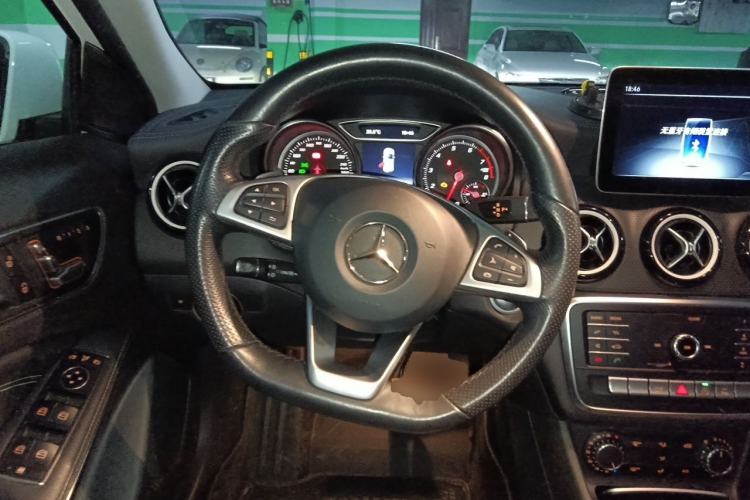 Used Mercedes-Benz GLA 2019 GLA 200 Fashion Model Steering Wheel
