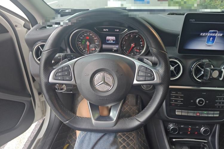 Used Mercedes-Benz GLA 2019 GLA 200 Fashion Model Steering Wheel