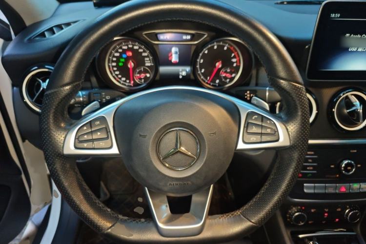 Used Mercedes-Benz GLA 2019 GLA 200 Dynamic Edition Steering Wheel