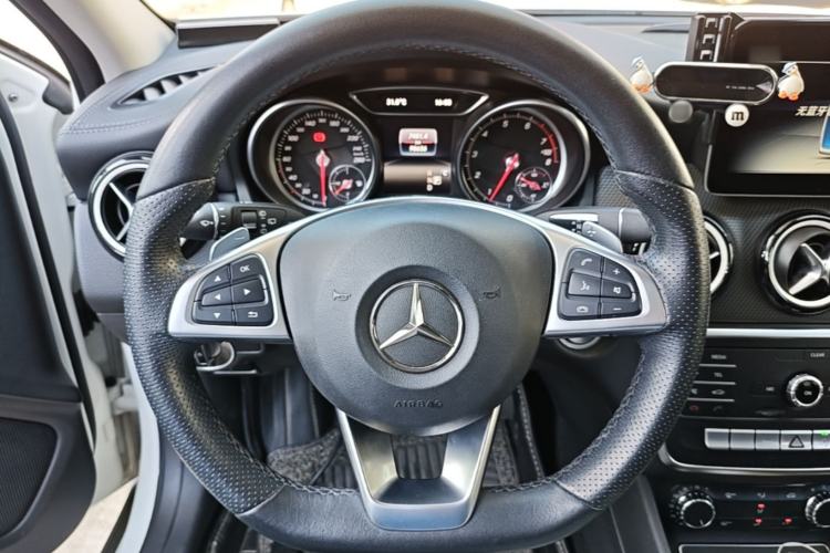 Used Mercedes-Benz GLA 2019 GLA 200 Fashion Model Steering Wheel
