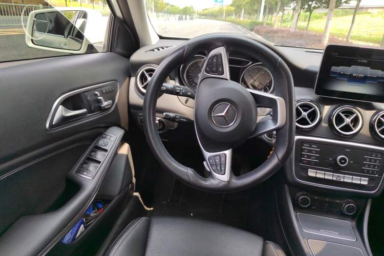 Used Mercedes-Benz GLA 2019 GLA 200 Fashion Model Steering Wheel