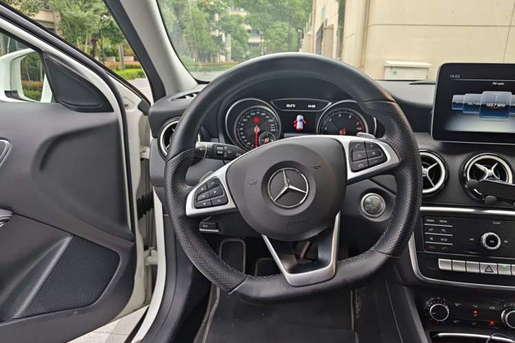 Used Mercedes-Benz GLA 2019 GLA 200 Dynamic Edition Steering Wheel