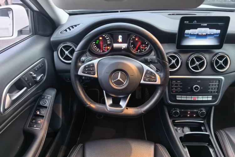 Used Mercedes-Benz GLA 2019 GLA 200 Fashion Model Steering Wheel