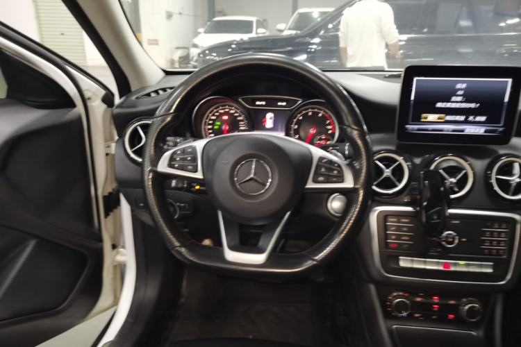 Used Mercedes-Benz GLA 2019 GLA 200 Dynamic Edition Steering Wheel