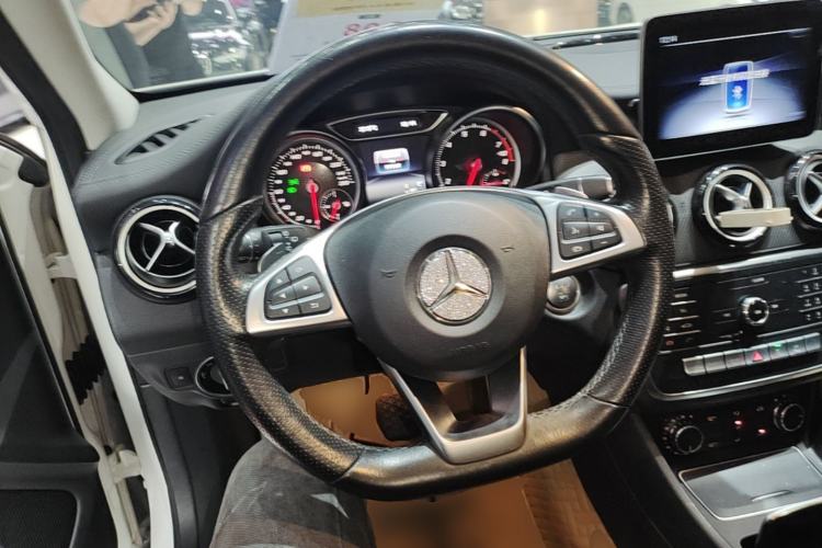 Used Mercedes-Benz GLA 2019 GLA 200 Fashion Model Steering Wheel