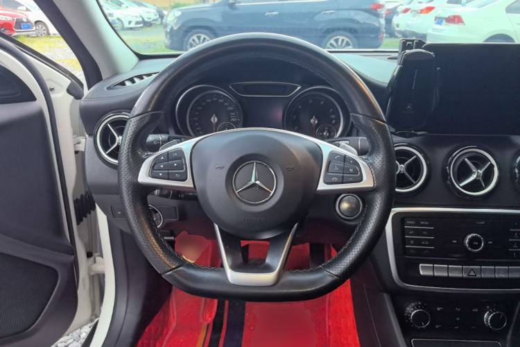 Used Mercedes-Benz GLA 2019 GLA 200 Fashion Model Steering Wheel