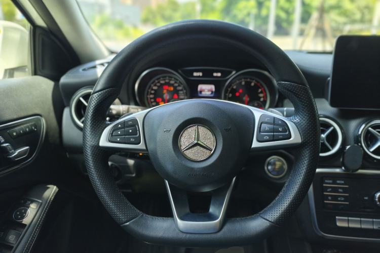 Used Mercedes-Benz GLA 2019 GLA 200 Fashion Model Steering Wheel