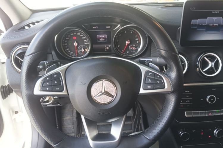 Used Mercedes-Benz GLA 2019 GLA 200 Fashion Model Steering Wheel