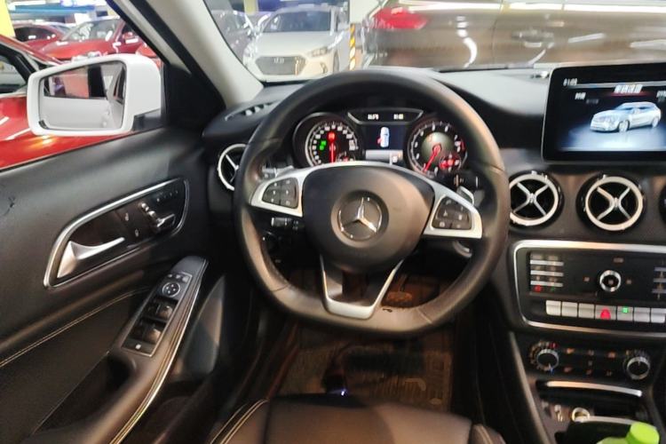 Used Mercedes-Benz GLA 2019 GLA 200 Dynamic Edition Steering Wheel