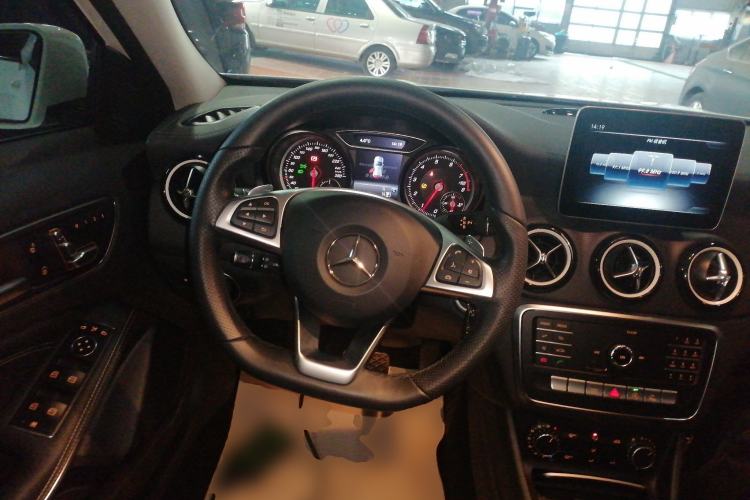 Used Mercedes-Benz GLA 2019 GLA 200 Fashion Model Steering Wheel