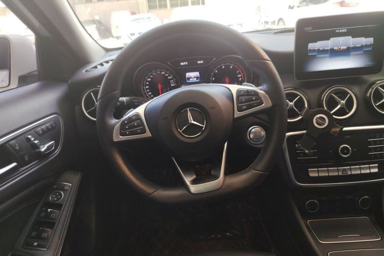 Used Mercedes-Benz GLA 2019 GLA 200 Dynamic Edition Steering Wheel