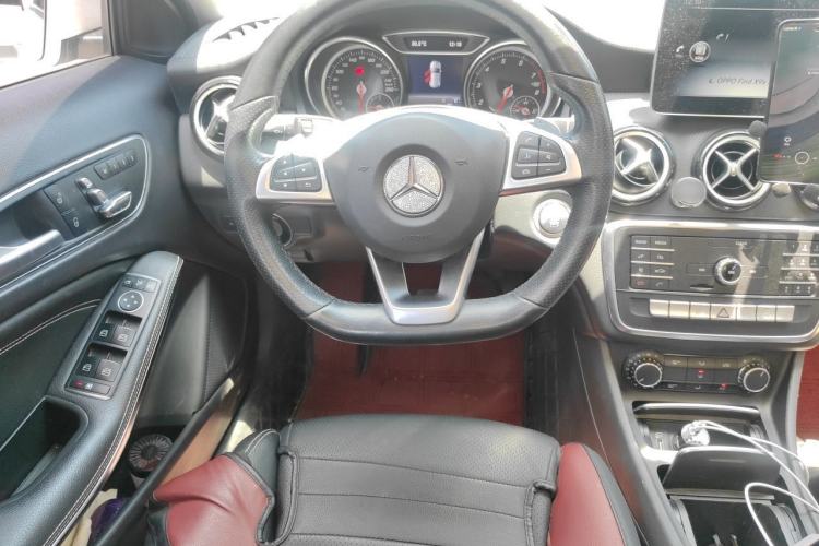 Used Mercedes-Benz GLA 2019 GLA 200 Fashion Model Steering Wheel