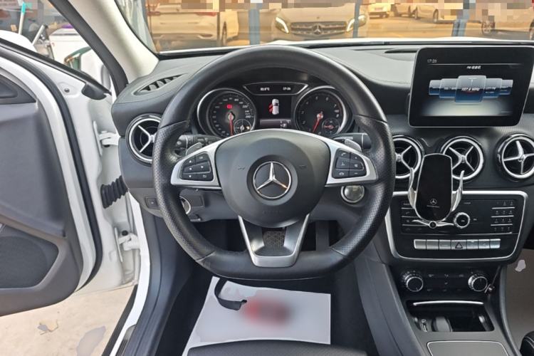 Used Mercedes-Benz GLA 2019 GLA 200 Fashion Model Steering Wheel