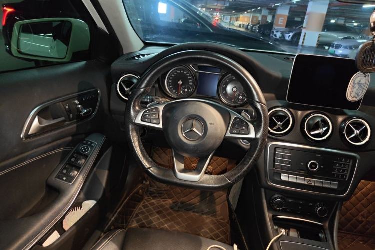 Used Mercedes-Benz GLA 2019 GLA 200 Fashion Model Steering Wheel