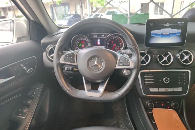Used Mercedes-Benz GLA 2019 GLA 200 Fashion Model Steering Wheel