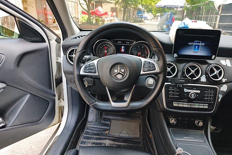 Used Mercedes-Benz GLA 2019 GLA 200 Fashion Model Steering Wheel