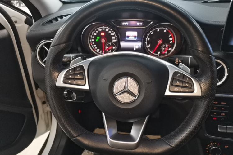 Used Mercedes-Benz GLA 2019 GLA 200 Fashion Model Steering Wheel