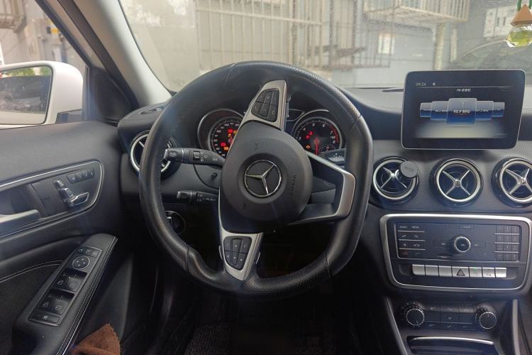 Used Mercedes-Benz GLA 2019 GLA 200 Fashion Model Steering Wheel