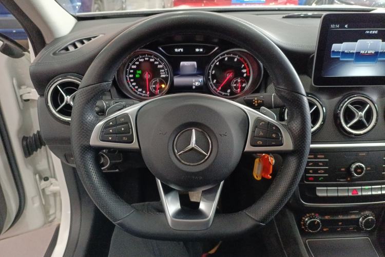 Used Mercedes-Benz GLA 2019 GLA 200 Fashion Model Steering Wheel