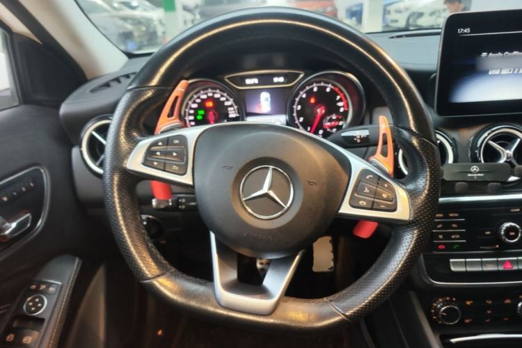Used Mercedes-Benz GLA 2019 GLA 200 Fashion Model Steering Wheel