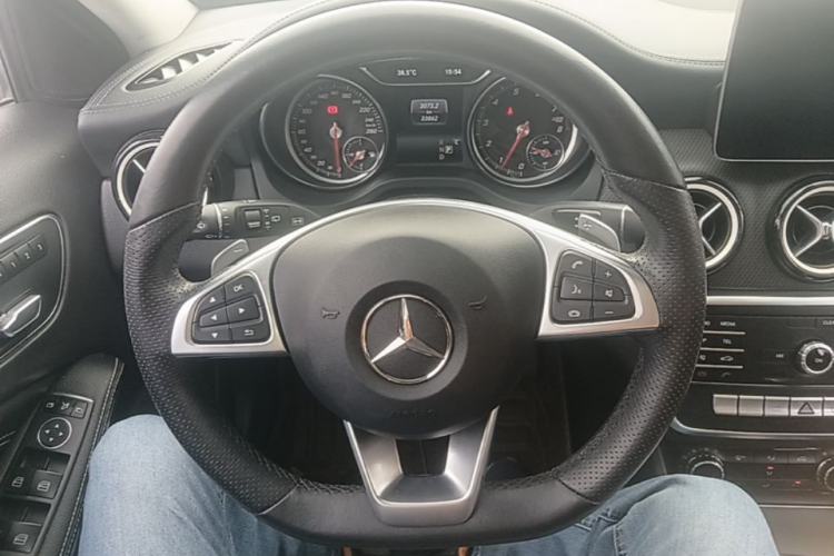 Used Mercedes-Benz GLA 2019 GLA 200 Fashion Model Steering Wheel