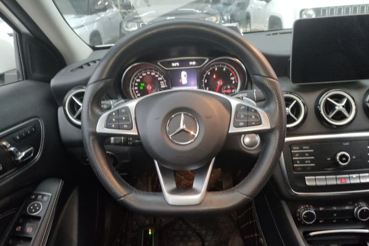 Used Mercedes-Benz GLA 2019 GLA 200 Fashion Model Steering Wheel