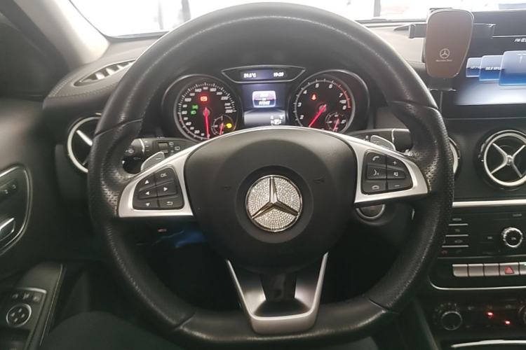 Used Mercedes-Benz GLA 2019 GLA 200 Fashion Model Steering Wheel