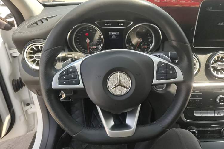 Used Mercedes-Benz GLA 2019 GLA 200 Fashion Model Steering Wheel