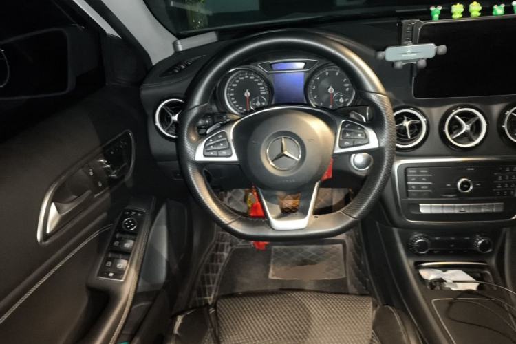 Used Mercedes-Benz GLA 2019 GLA 200 Fashion Model Steering Wheel