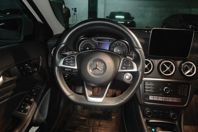Used Mercedes-Benz GLA 2019 GLA 200 Fashion Model Steering Wheel